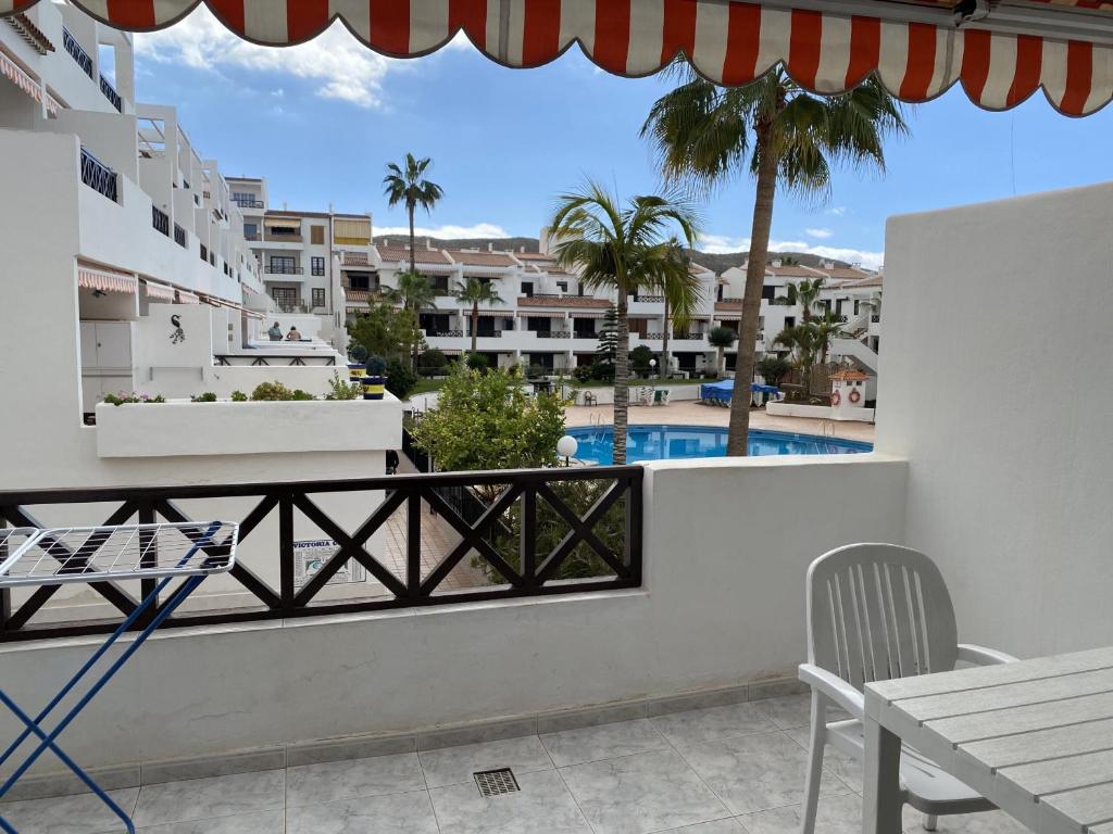 Apart Hotel 1 bed Apartment 8A2 Victoria Court 1, Los Cristianos - 2