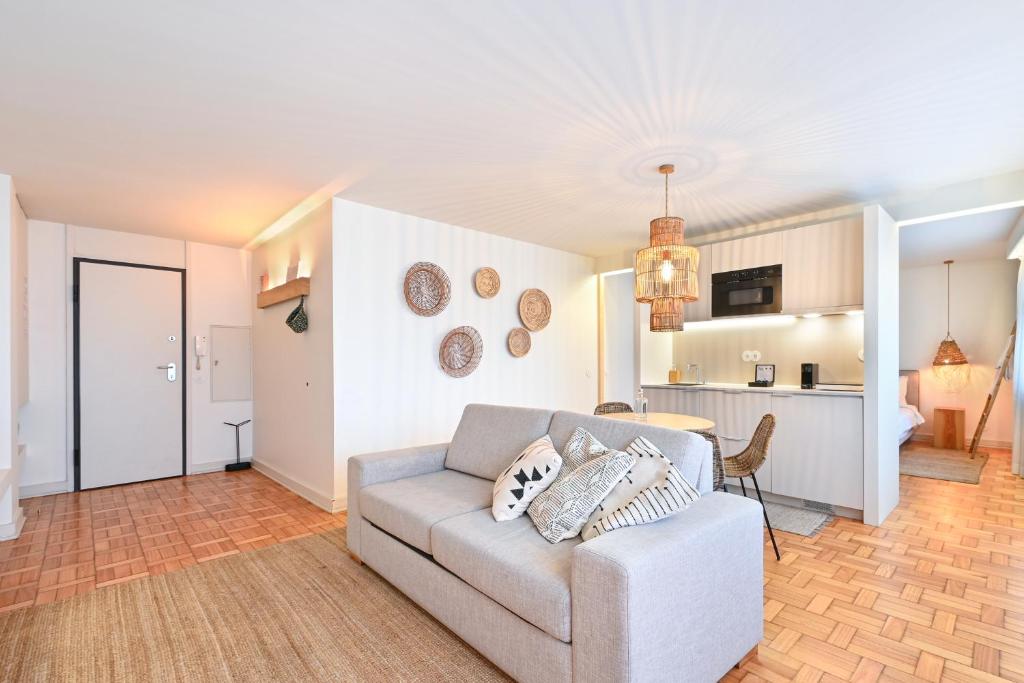 Sleep in Office, Porto