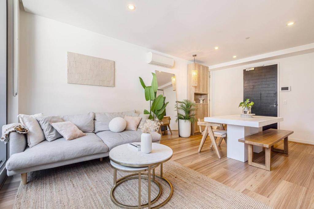 Boho Dreamscape with Shared Pool and Gym, Melbourne