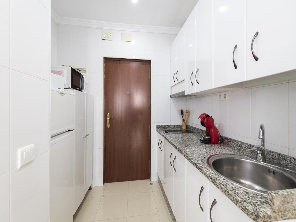 Apartment in Malaga near Bajondillo Beach - 4