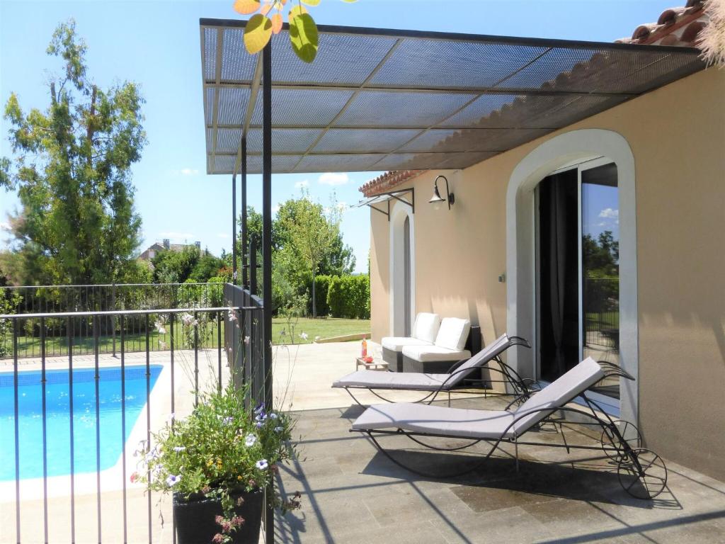 Charming Holiday Villa with Pool - 2