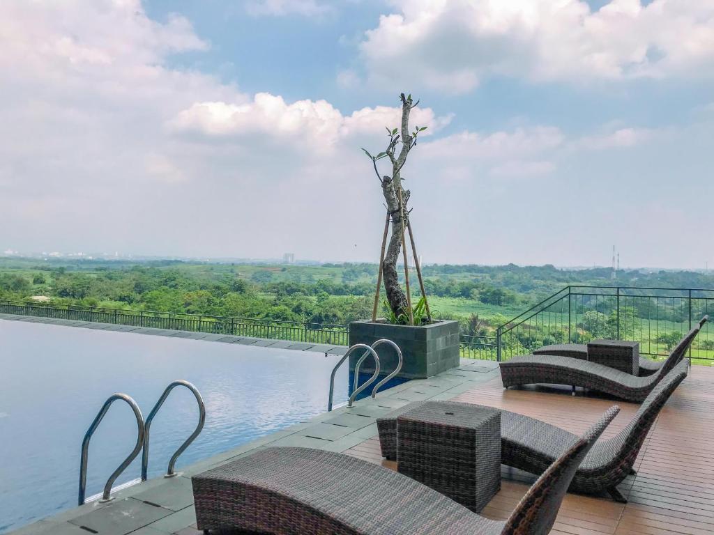 Swimming pool, Warm Homey Studio at Royal Sentul Park By Travelio in Bogor