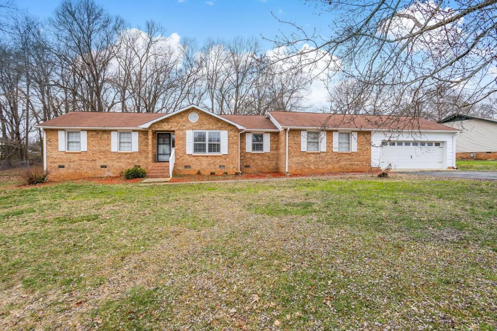 Spacious and private home at Boiling Springs, Boiling Springs