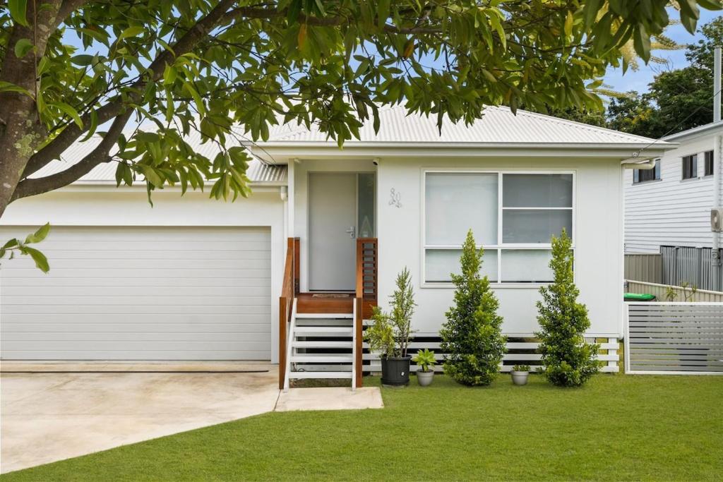 Modern in Margate with Pool, Redcliffe