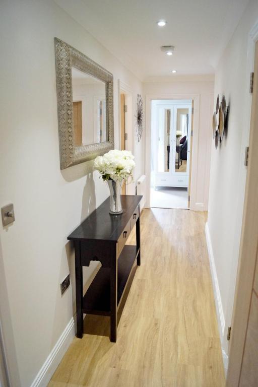 Modern 2 bedroom central property with private parking, Bournemouth