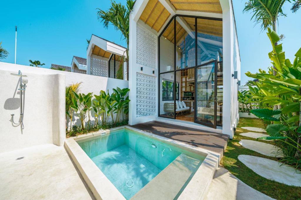 Villa Tiny - Romantic A-Shape 1BR Villa Close to Nyanyi Beach, Tanah Lot