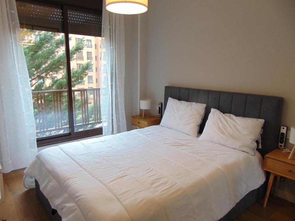 Airport Madrid Plenilunio suites beige - 5