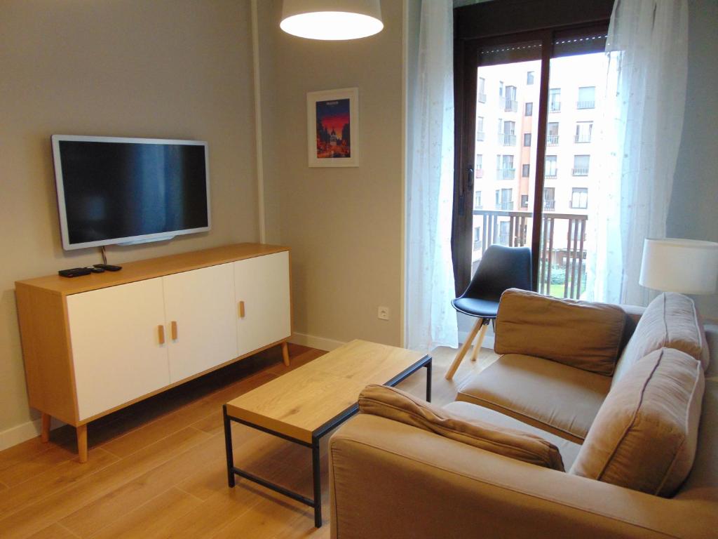 Airport Madrid Plenilunio suites beige - 2