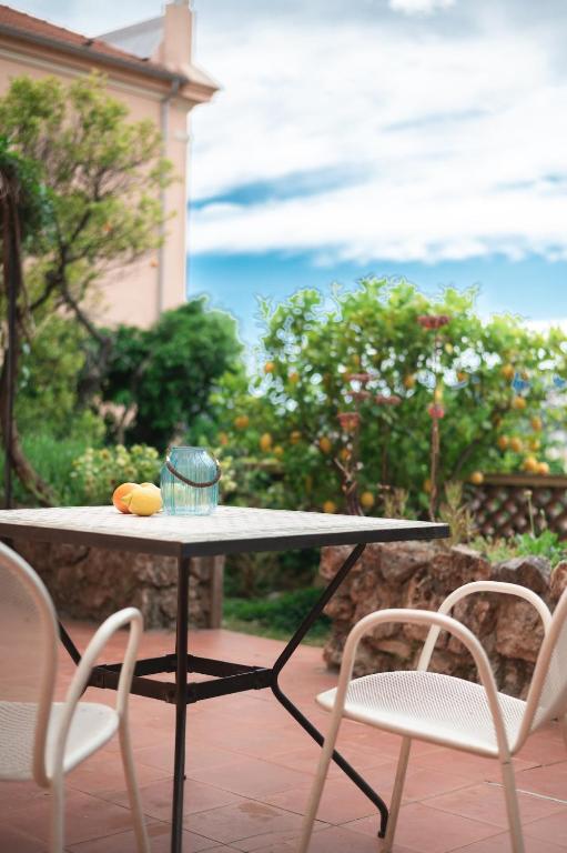 Val de Menton, Charmant 3 pièces atypique, jardin et terrasse à 7 minutes à pied du centre ville - 5