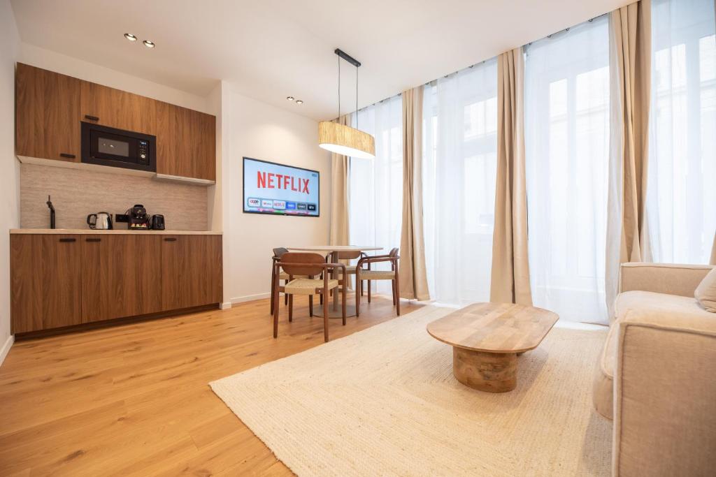 CIA - Nation - Lovely Parisian Escape, Paris