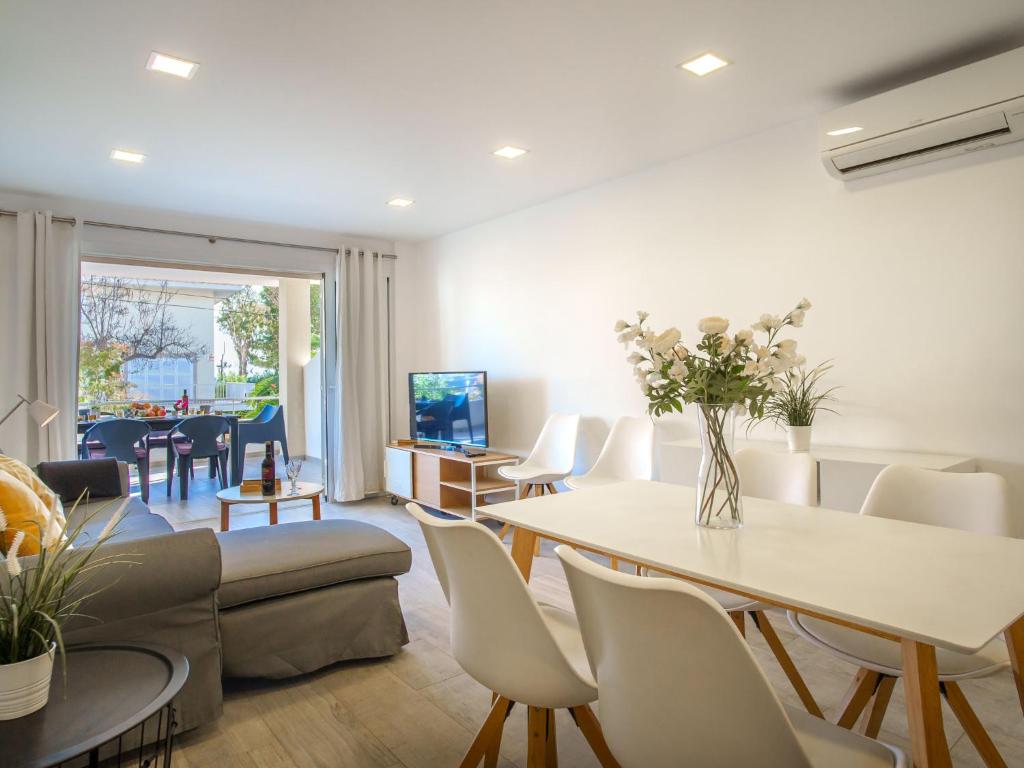 Apartment Bon Sol 100m Sandy Beach by Interhome - 2