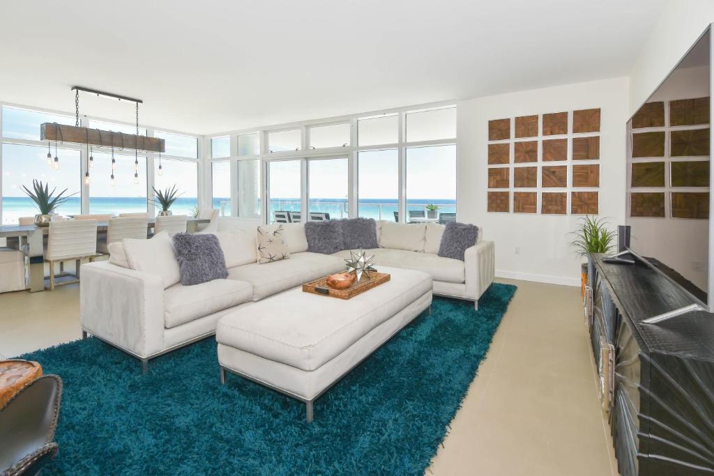 1900 Ninety Eight 401, Destin