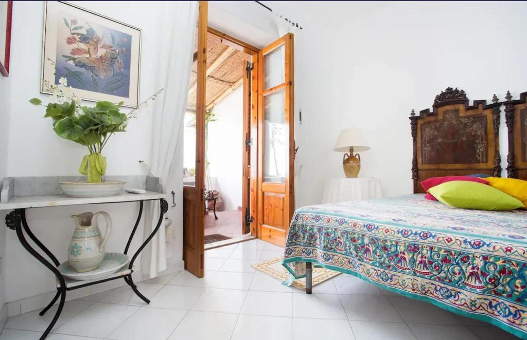 Spacious Apartment with Sea View in Lipari - 4