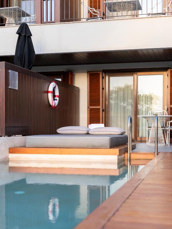 スイミングプール