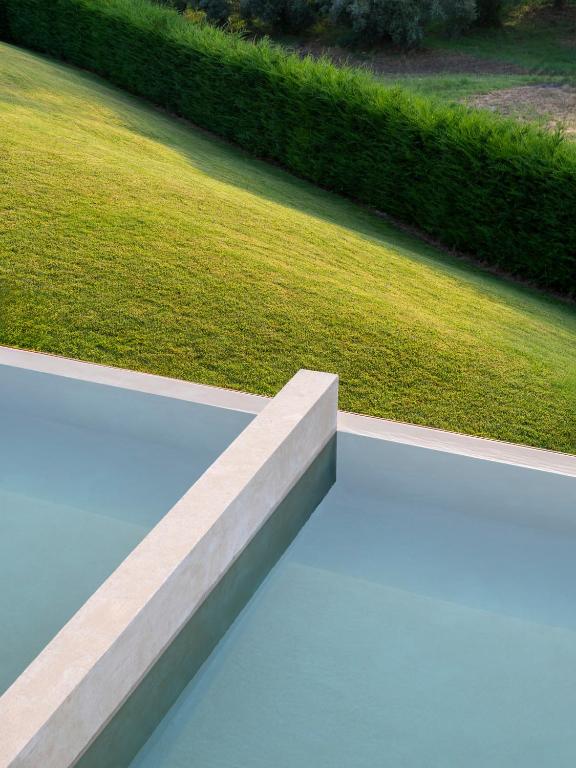 スイミングプール