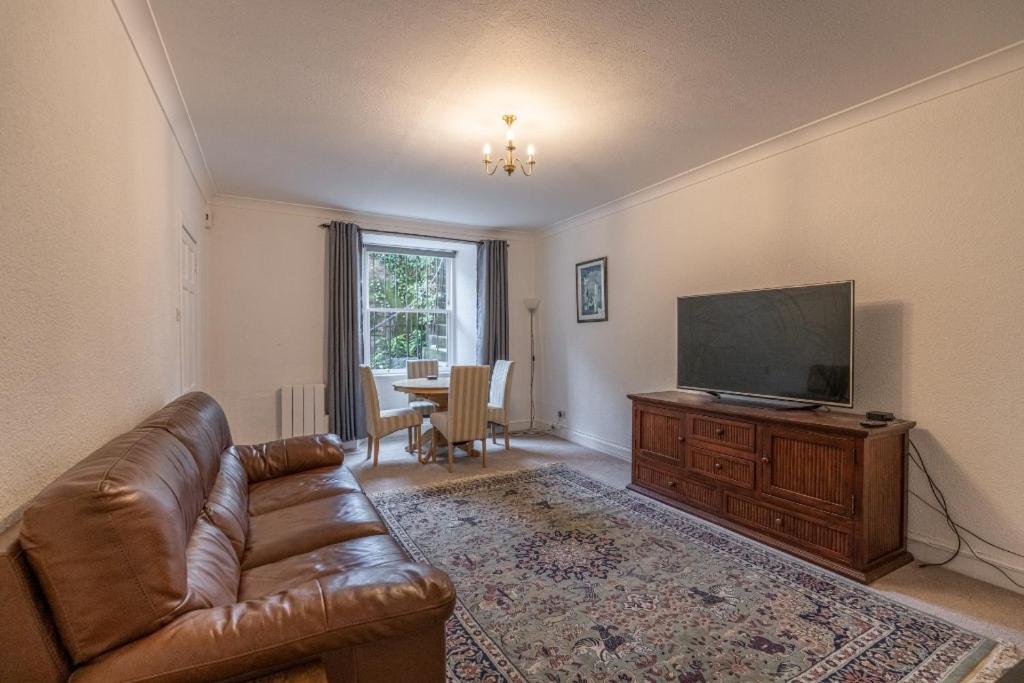 Apartment in excellent city centre location, Edinburgh