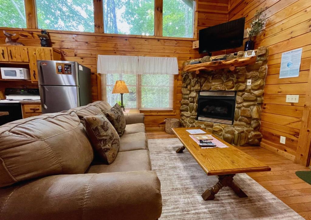 1BR w pool table-hottub-1free ticket to Dollywood, Sevierville