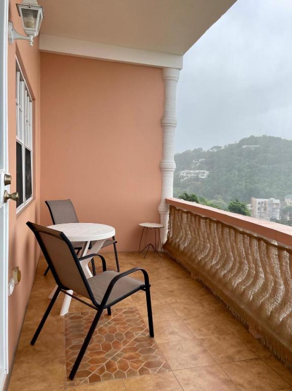 Hilltop View Apartment, Saint Georgeʼs