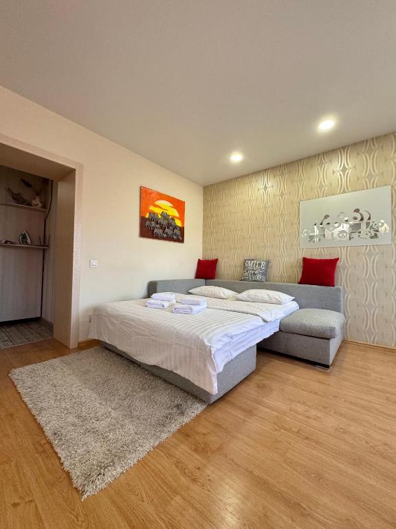 ApartPoltava Затишна 1-КІМНАТНА студія,НОВОБУДОВА в самому ЦЕНТРІ міста, банківський ЧЕК, Poltava