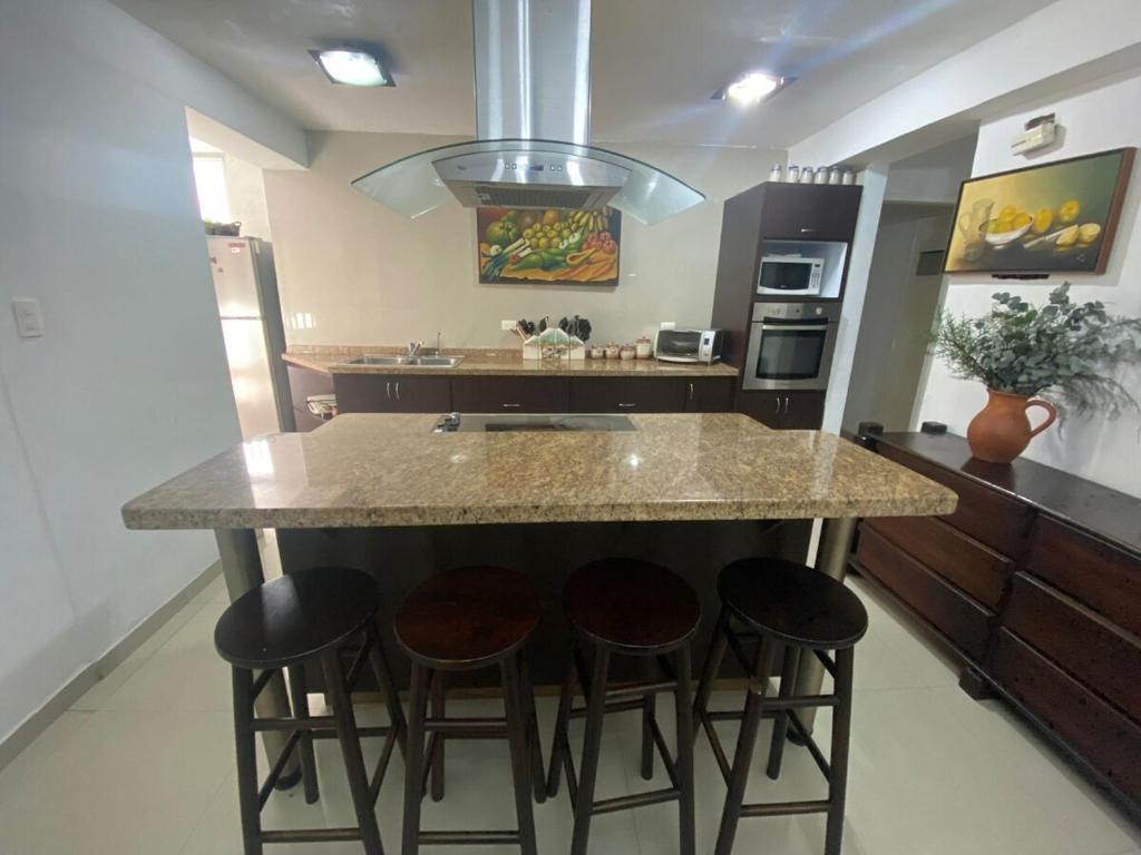 Caracas La Boyera beautiful and large apto, Caracas