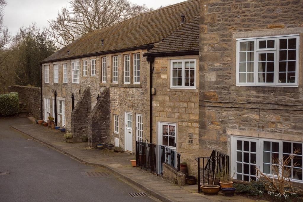 Riverside Walk, Airton