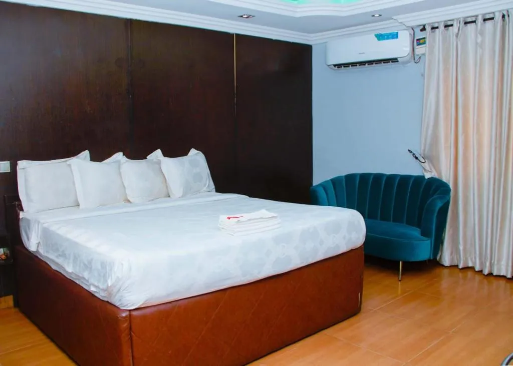 Triple Tee Hotel，位于拉各斯的酒店