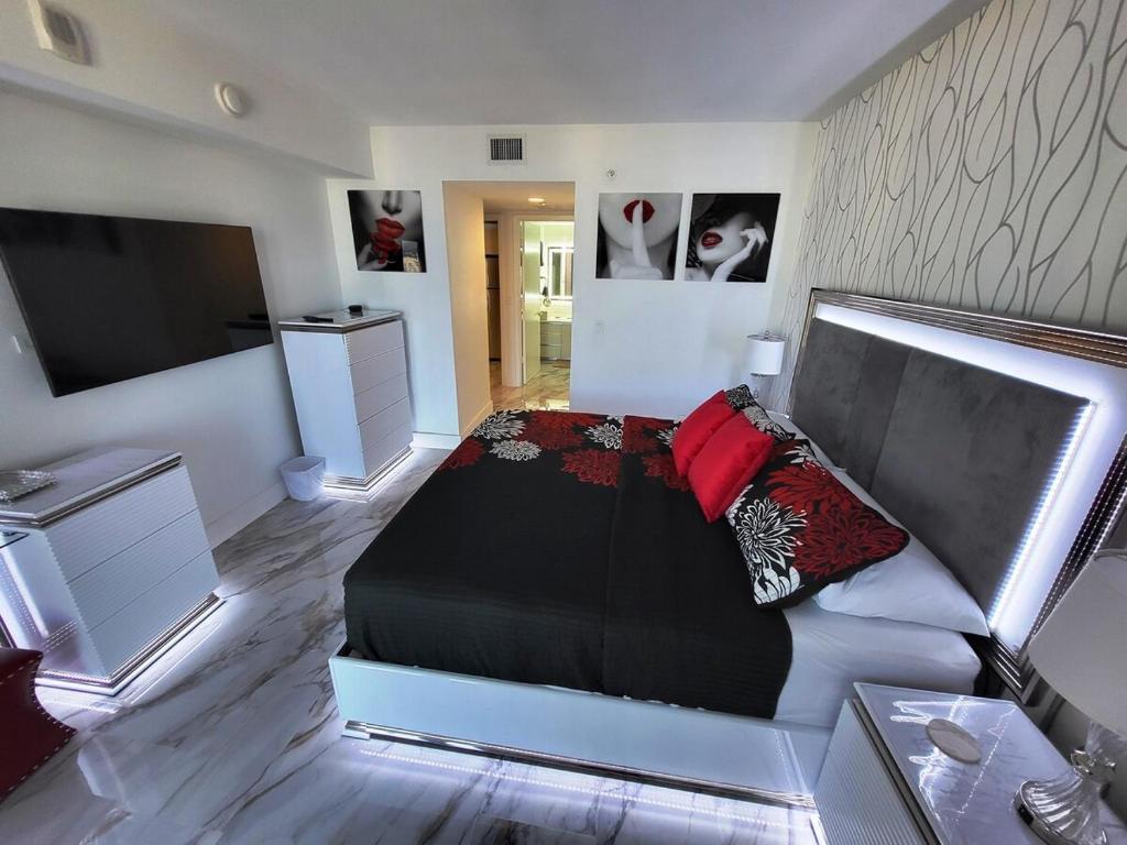 Luxury Apt with Ocean View in Hallandale, Hallandale Beach