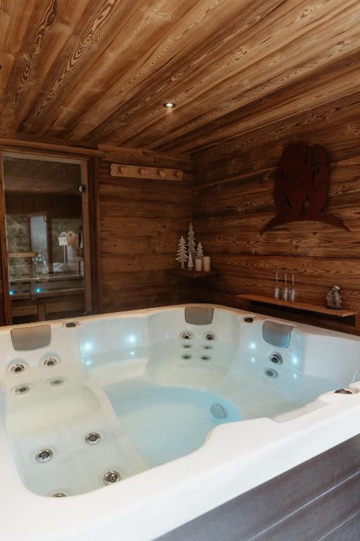 Chalet de l'Ours, 4 étoiles, avec spa et proche des pistes - 2
