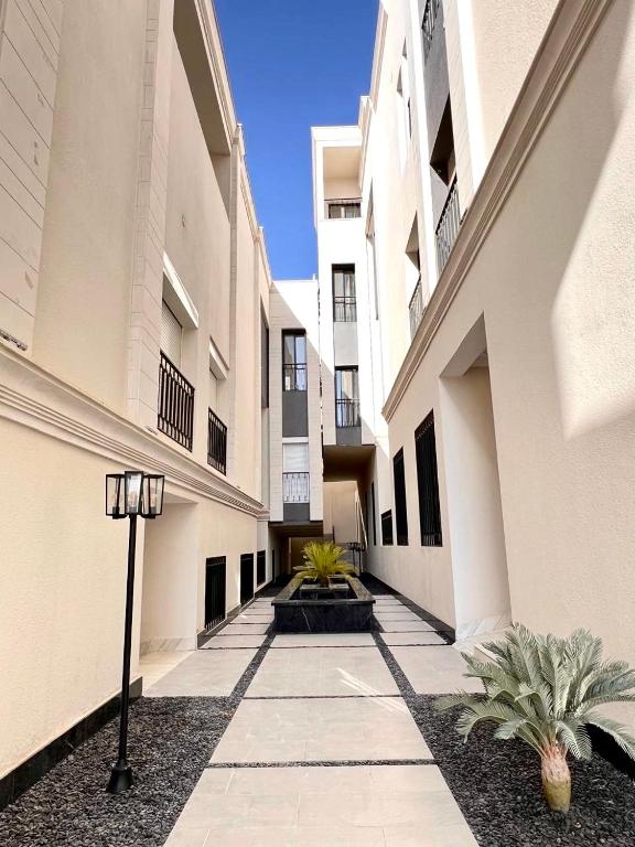 Modern B3 Apartment with AC Near Boulevard and Airport, Rijad