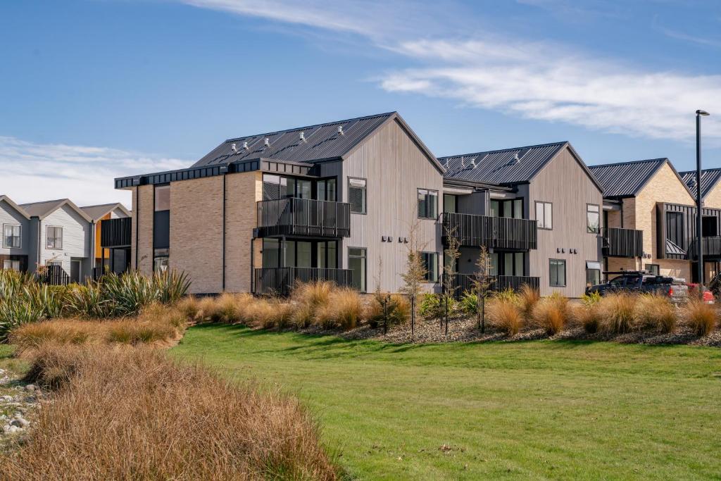 Stylish & Modern Wanaka Townhouse - Your Dream Holiday Awaits, Wanaka