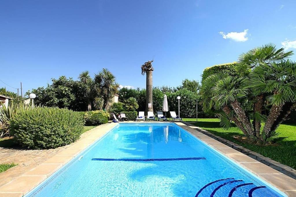 Two-bedroom house with country views by Renthousing - 2