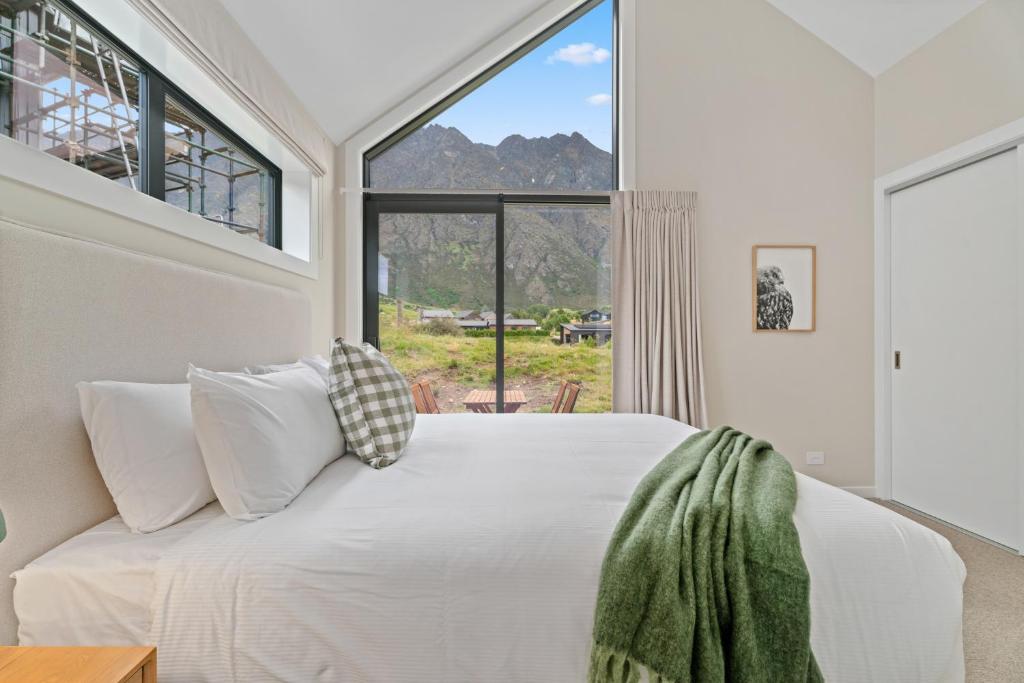 Luxury Unit Located At Base Of The Iconic Remarkables, Queenstown Airport