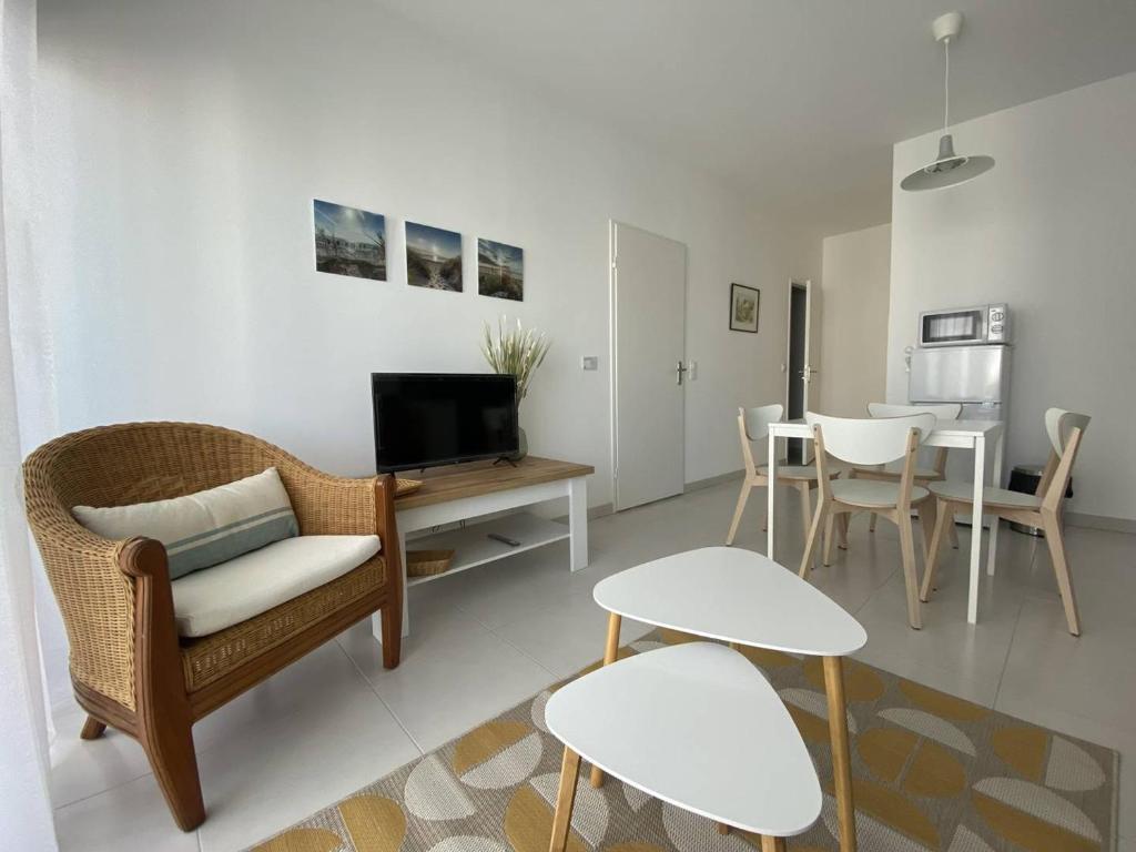Royan T2 2* avec Balcon et Parking à 250m de la Plage - FR-1-738-37 - 2