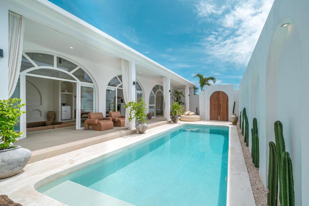 Harmony - Aesthetically Pleasing 2BR Villa - Next to Beach, Munggu