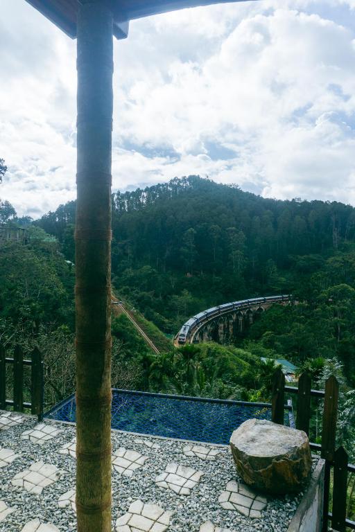 Hobbit Hole Hideaway, Ella