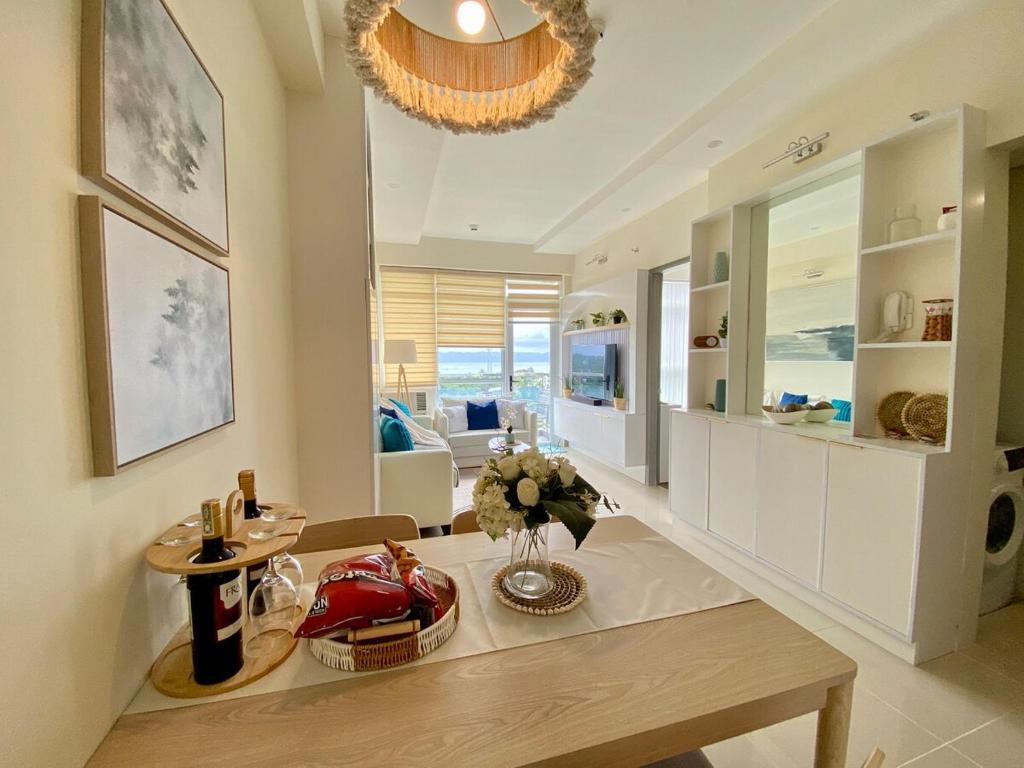 Luxury Oceanview Condo 6