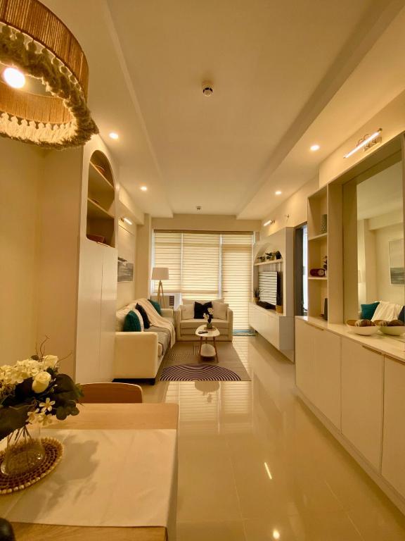 Luxury Oceanview Condo 7