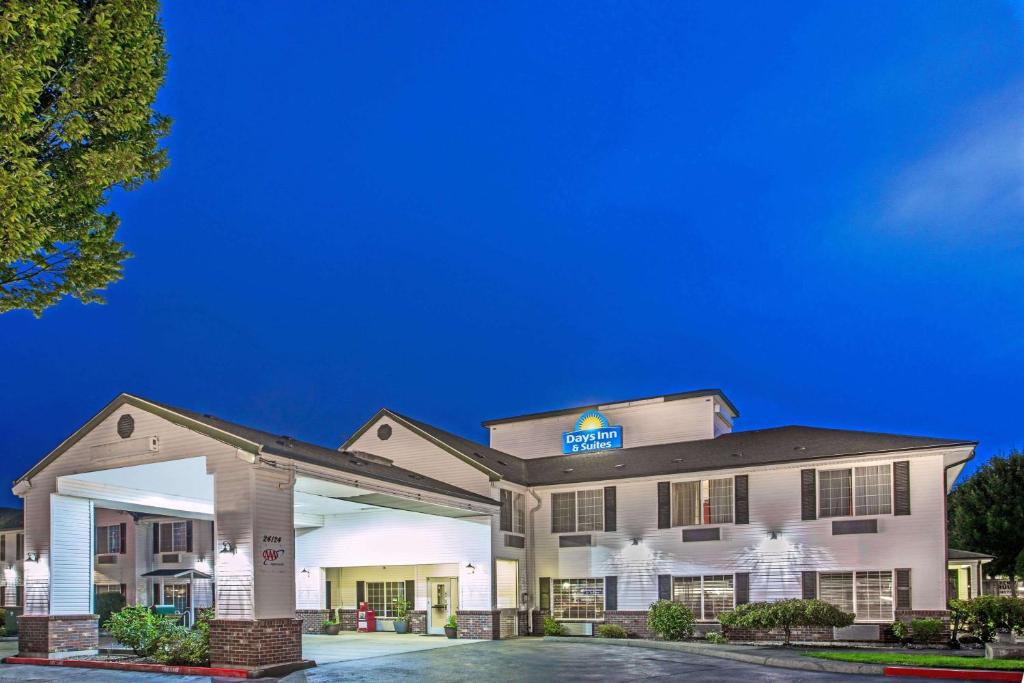 Days Inn & Suites by Wyndham Gresham, Gresham