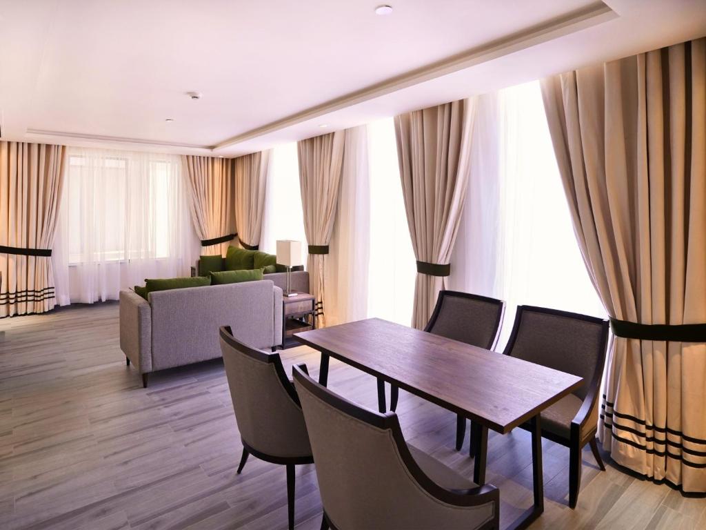 3. Hotel On..