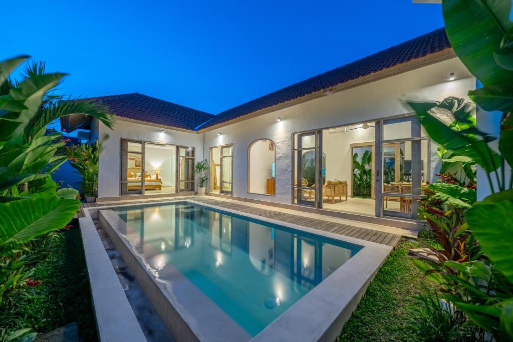 Bambola - Stunning New Luxury Villa in Kerobokan with Expansive Pool - Your Dream Home Awaits!, Canggu