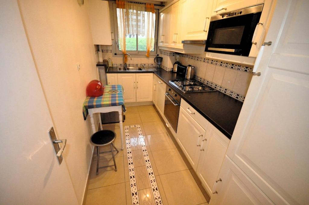 Spacious, Bright Apartment with Private Parking - 2