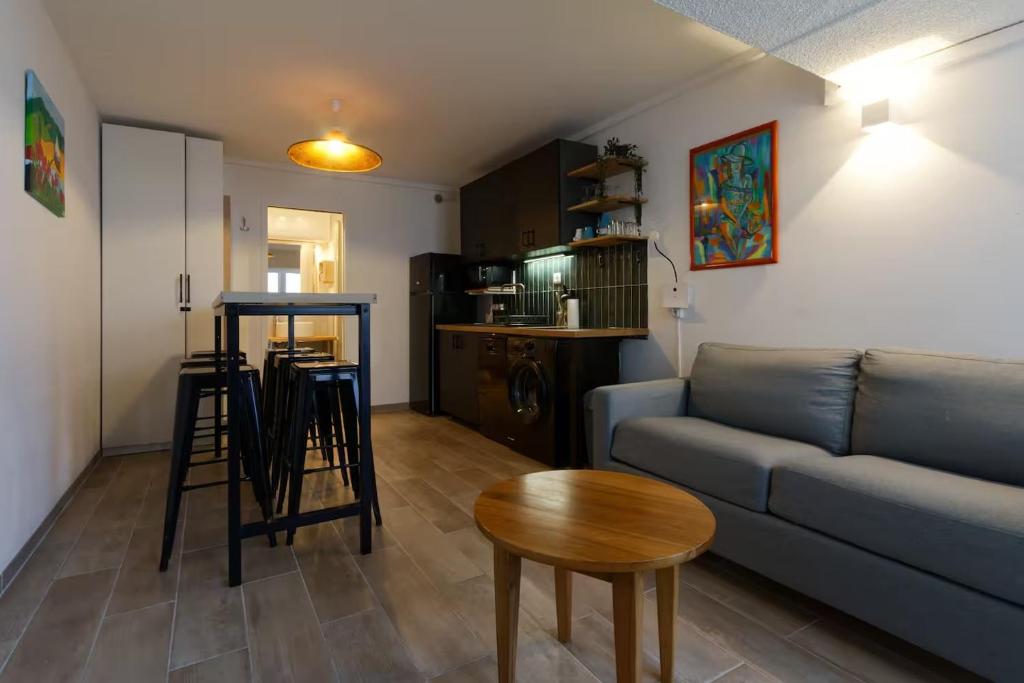 Manon, 2 ch, parking, Tram Croix d'argent au pied, Sleep-in-Montpellier, Montpellier