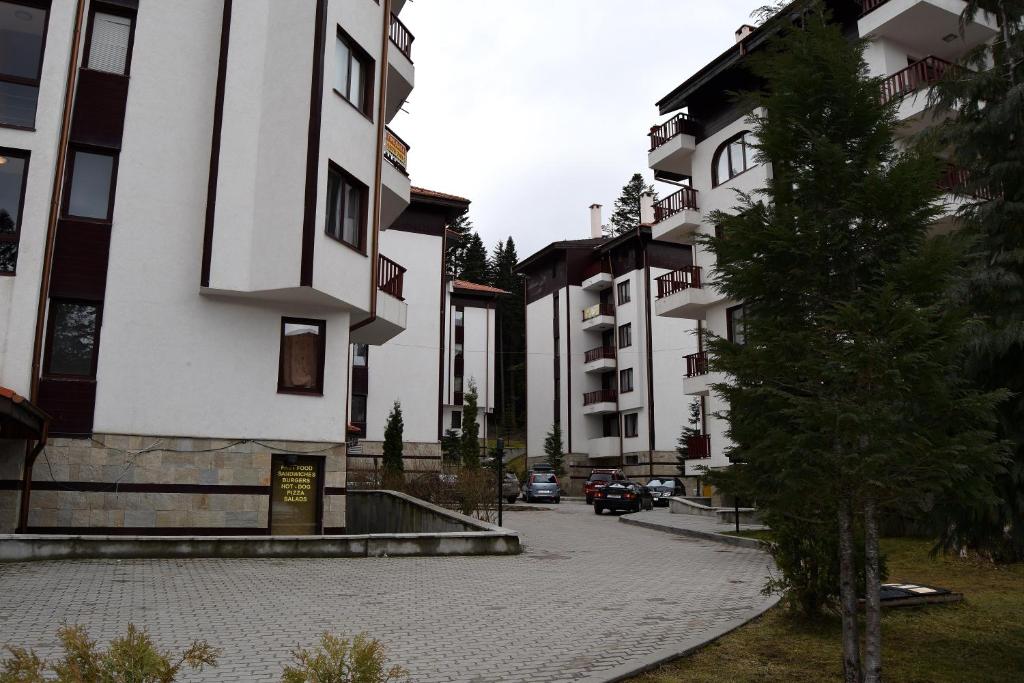 Persey Flora Apartments — Hotel building in Borovets, Sofia (province)