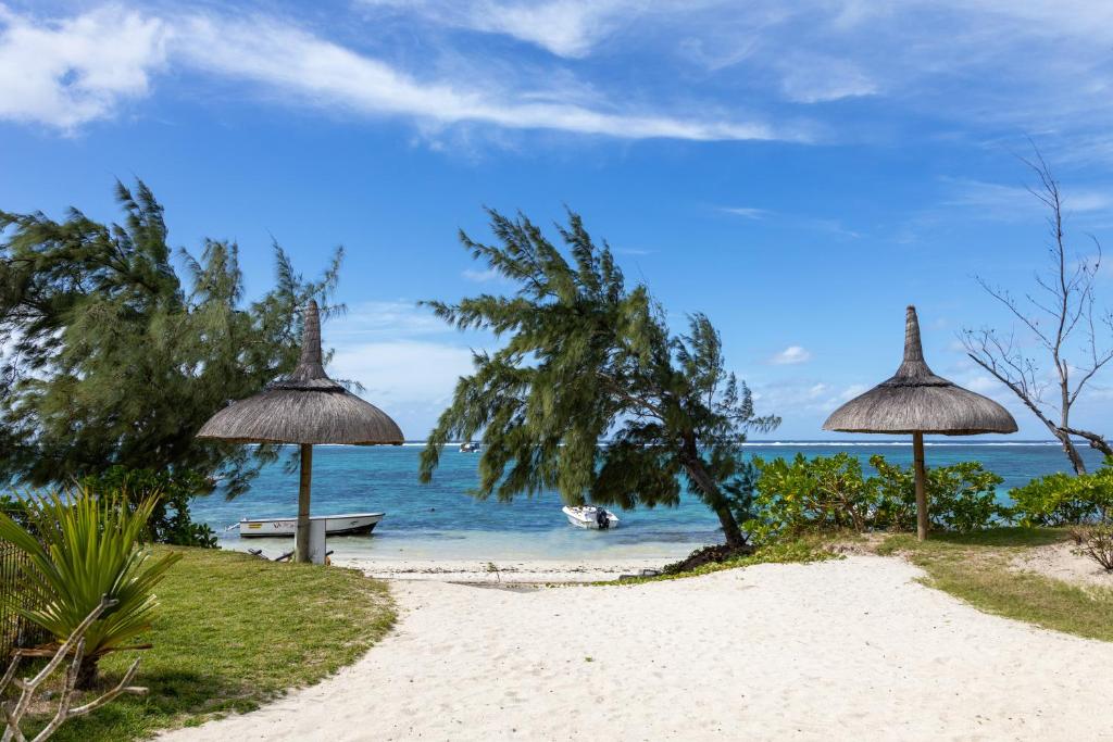 Tropical beachfront apartment, Belle Mare