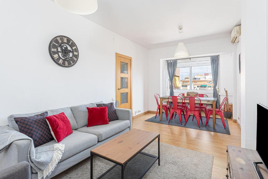 New, Stylish Quiet & Next To Metro, Barcelona