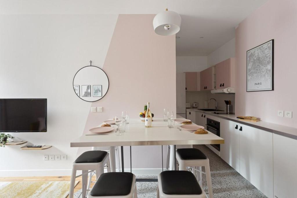 Pink Design 2BDR Flat in the Heart of Bastille - 2