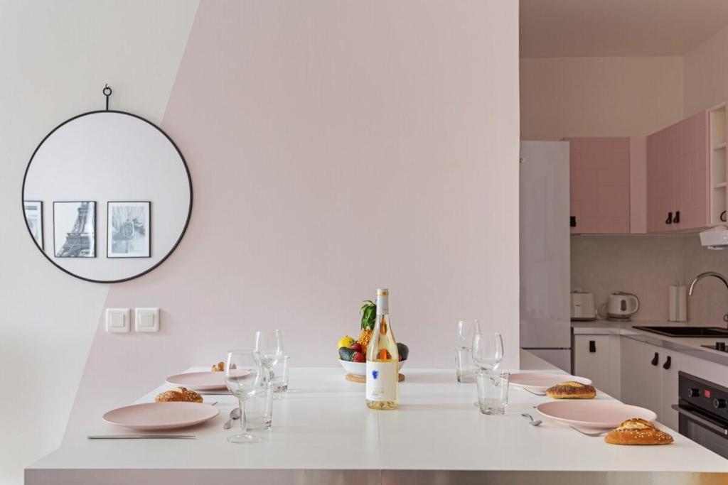 Pink Design 2BDR Flat in the Heart of Bastille - 3