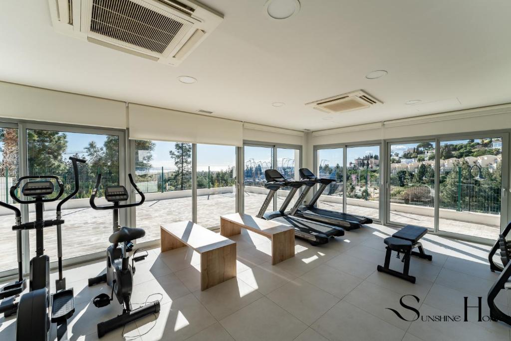 Luxury 2 Bedroom Apartment, Pools, Sauna, Gym & More - 3