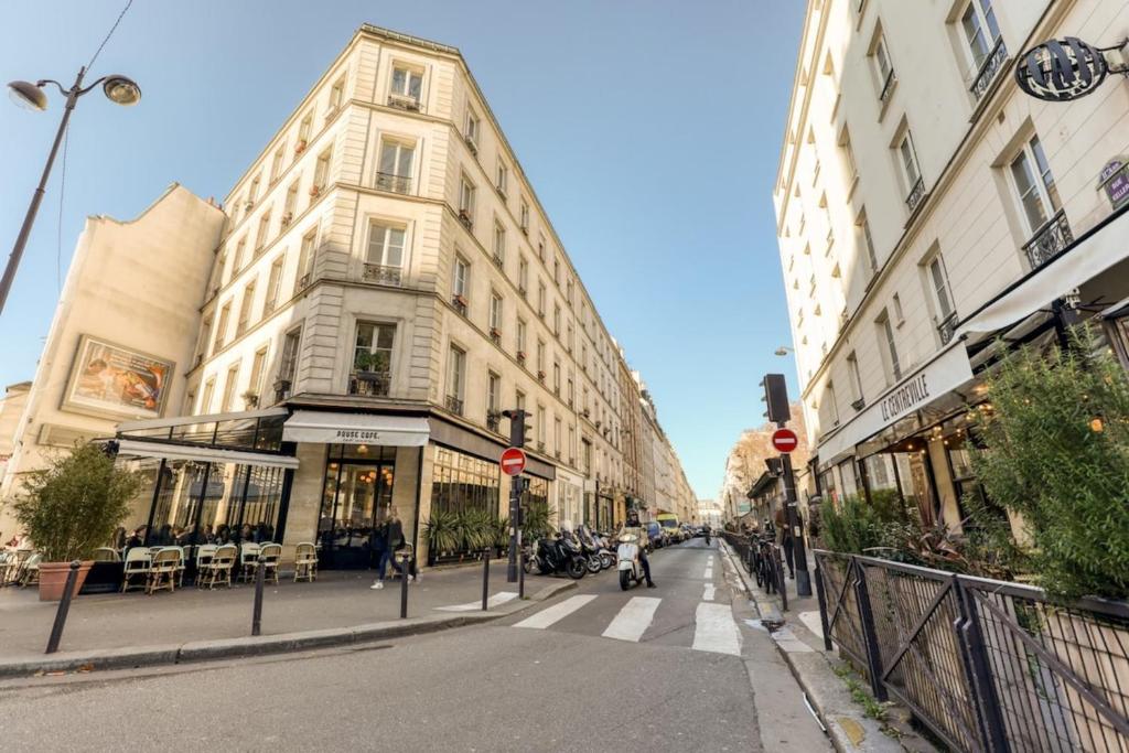 Blue Design 2BDR Flat in the Heart of Bastille - 5
