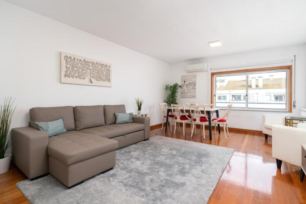 Spacious Escape Near the Beach by Host Wise, Matosinhos